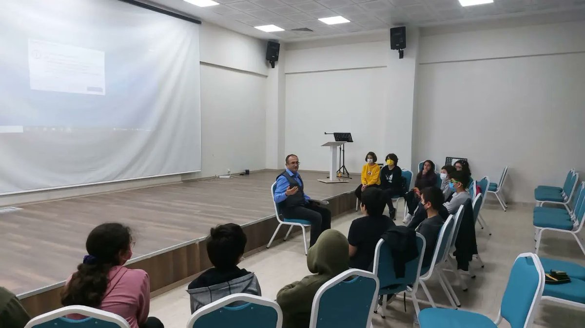 Özel Yetenekli Öğrencilerimiz için 4 Hafta sürecek olan  BİLSEM kariyer rehberlik programı bugün itibariyle başladı.Emekleri için Md. Yrd Psikolojik Danışman Muhammed GÖKÇE vePsikolojik Danışman GÜNAY'a teşekkür ederiz
@BilsemMeb 
<a href="/varmik/">Prof.Dr.Kemal Varın Numanoğlu</a> 
<a href="/mramazanbarin/">Ramazan Barın</a> 
<a href="/ALBAKAydn/">Aydın ALBAK</a> 
<a href="/MullaKATIK/">Mulla KATIK</a>