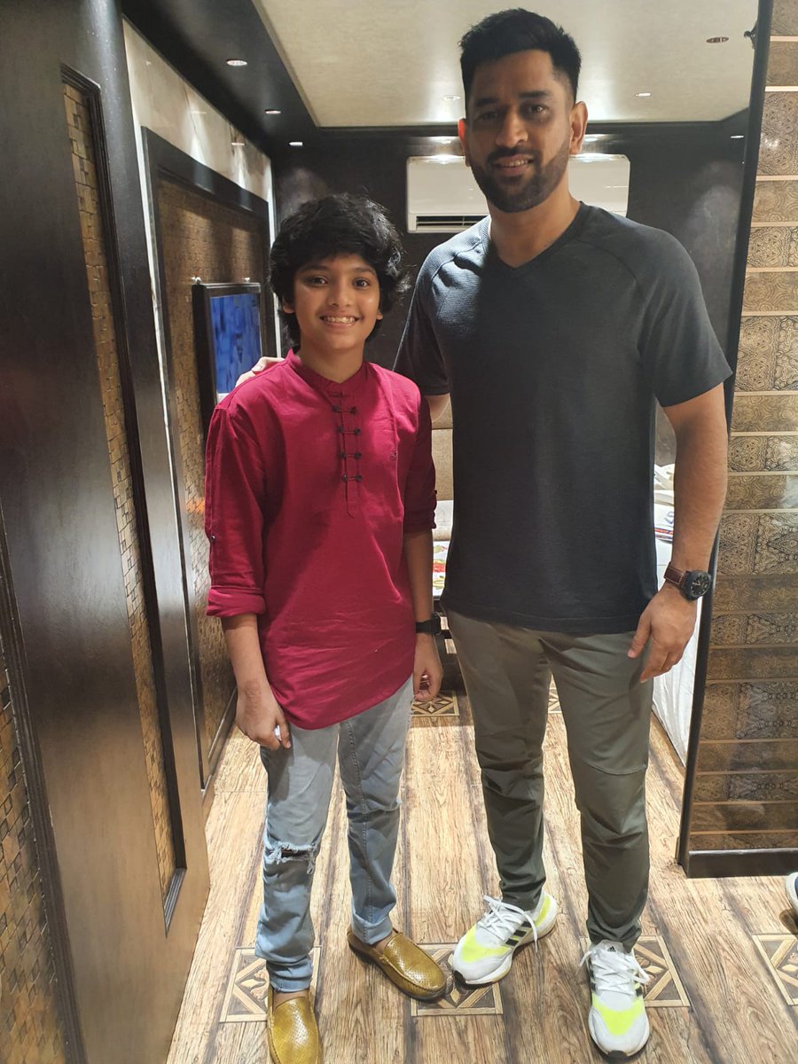 Janak_Mani's tweet photo. All time favourite namma thala @msdhoni sir. Unforgettable moment with him. https://t.co/Cw5GC7n0UB