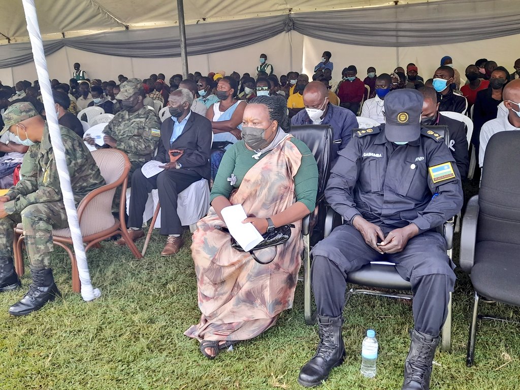 RubavuDistrict's tweet photo. Senateri @DushimimanaL, yatanze ubutumwa ku baronetse jenoside yakorewe Abatutsi, bakomeje kwiyubaka nokubaka igihugu. Abwira  urubyiruko ko ejo hazaza  h'u Rwanda, hari mumaboko yarwo, Hamenetse amaraso menshi kugira ngo rube uko ruri ubu,bime amatwi abashaka kubicira ejo hazaza https://t.co/mP6iFV7uFS