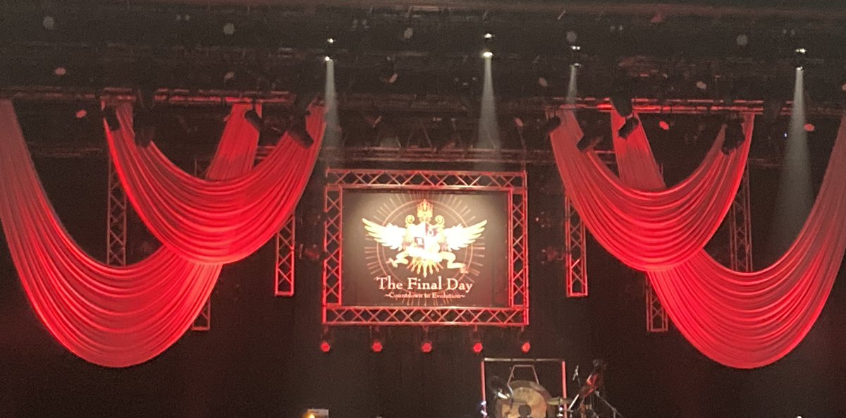 Keisuke_Furuya's tweet photo. 仕事後、Mary's Bloodの活休前ラストライブへ。とにかく圧巻の素晴らしいステージでしたっ！カッコよかったー！ギターのお2人、コンビネーション抜群で流石でした！ありがとうございましたー。 https://t.co/RAoOqeQaya