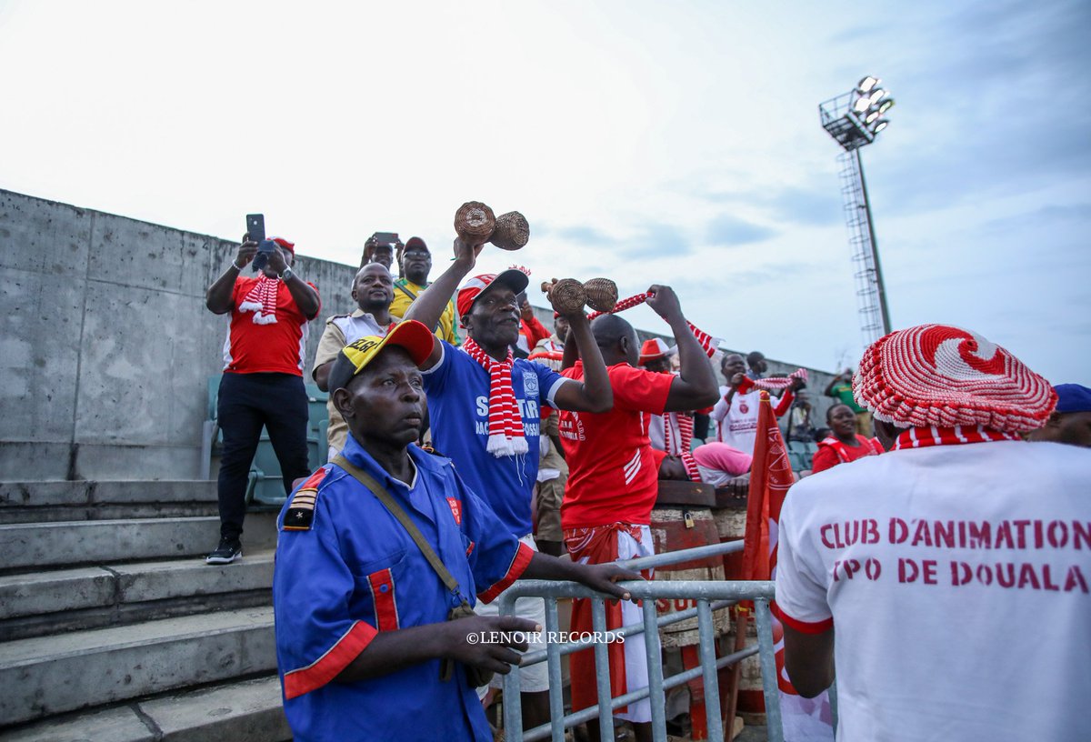 RACING_TPO's tweet photo. [Armée cinglée ❤️🤍🥰]
Au vu du début de saison catastrophique, nous ne méritons sans doute pas votre soutien.
Toutefois, vous l'avez encore démontré hier, vous êtes à nos côtés en toute circonstance 
Les mots humains ne sauraient traduire notre gratitude 🙏🏿🥺
#TPOFans #TPO4Life https://t.co/aapCdrlae3