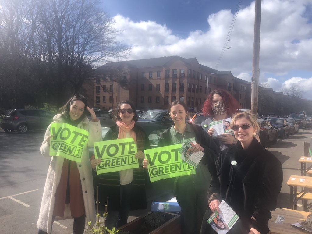 ChristyMearns's tweet photo. Another lovely canvassing session in the sun today - speaking to voters who want to keep Anderston/City &amp; Yorkhill Green!
Spotting some more #GreenWindaes too - get in touch if you would like a poster! 💚 @pickle_bee https://t.co/YmC81e2uHD