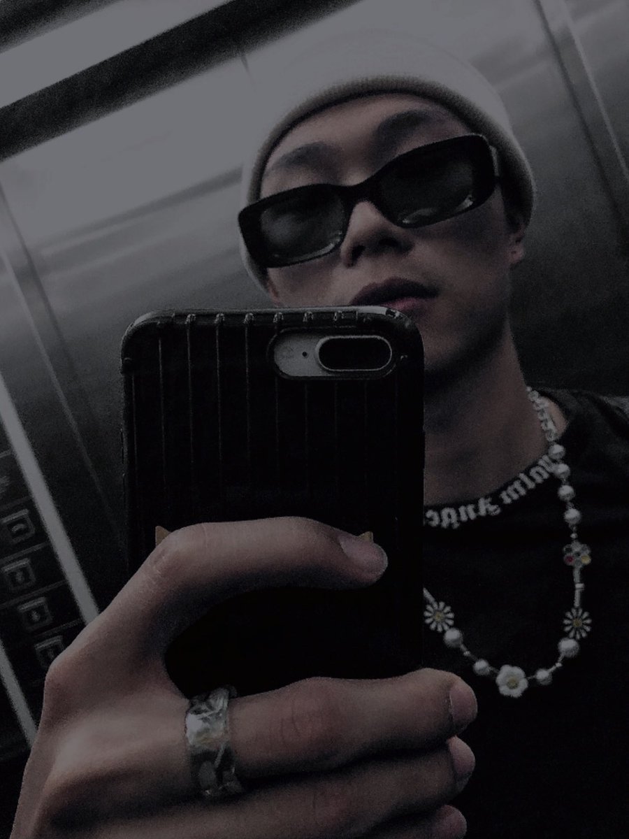 Look in the mirror!📸

#DuongDomic