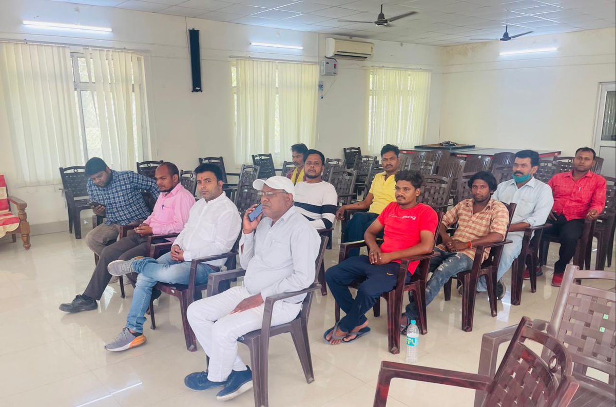 प्रयागराज में विद्युत चोरी प्रकरण पर कार्यवाही करने वाले अधिशासी अभियंता के साथ मा० एम॰एल॰सी॰ द्वारा की गई मारपीट निंदनीय … मा० मुख्यमंत्री जी / मा० ऊर्जा मंत्री जी से आरोपी के विरुद्ध कठोर कार्यवाही किए जाने का अनुरोध है <a href="/CMOfficeUP/">CM Office, GoUP</a> <a href="/aksharmaBharat/">A K Sharma</a> <a href="/UppclChairman/">CMD UPPCL</a> <a href="/mduppcl/">MDUPPCL</a>
