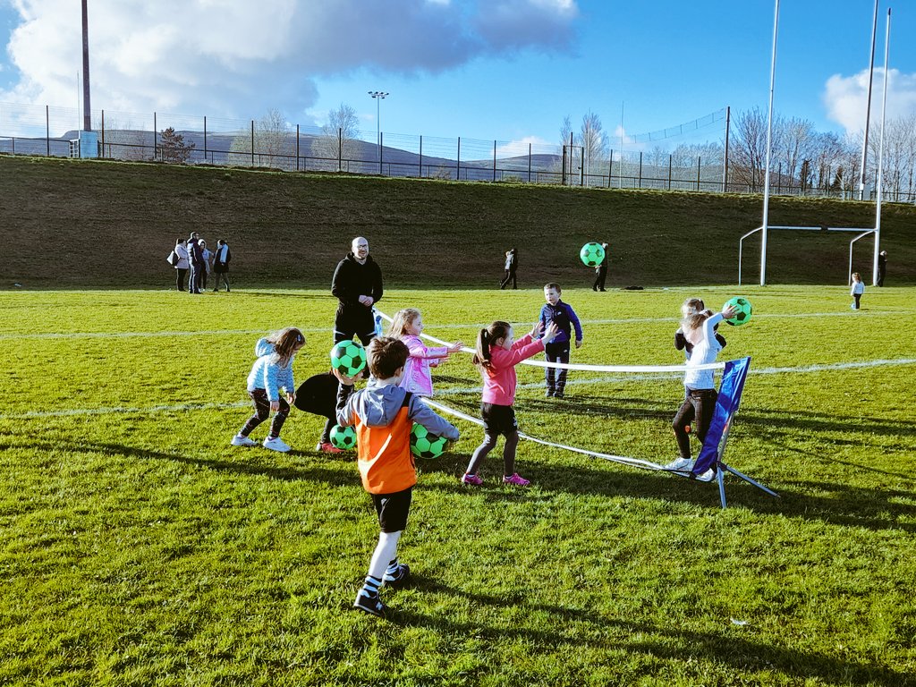 Naomh_Una_clg's tweet photo. Another great Friday night session down Pairc Naomh Una. Children out enjoying the sun, learning new skills and having loads of fun. New children always welcome from nursery upwards both boys and girls @HolyChildPSBel @AontroimGAA @Grievsy15 @belfastjohn https://t.co/ud6mxGilmw