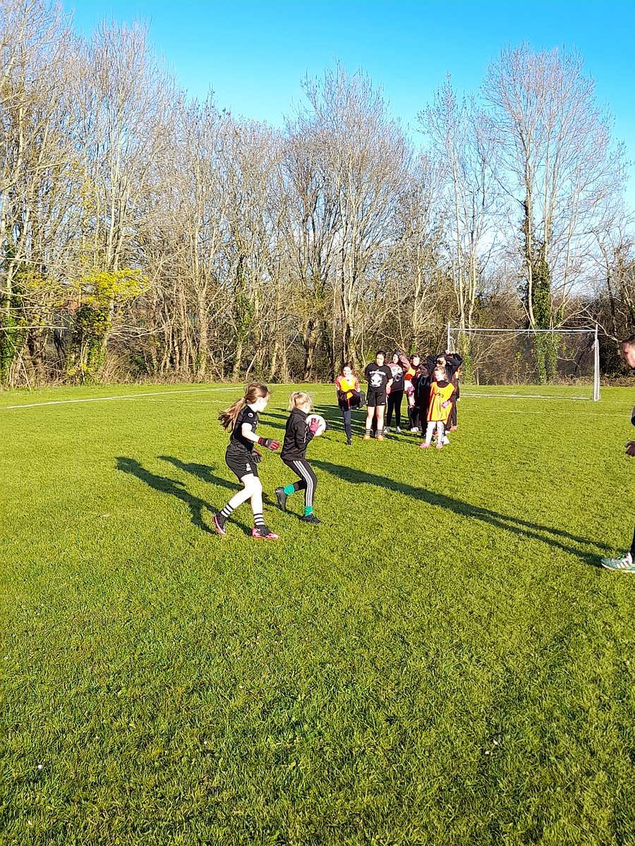 Naomh_Una_clg's tweet photo. Another great Friday night session down Pairc Naomh Una. Children out enjoying the sun, learning new skills and having loads of fun. New children always welcome from nursery upwards both boys and girls @HolyChildPSBel @AontroimGAA @Grievsy15 @belfastjohn https://t.co/ud6mxGilmw