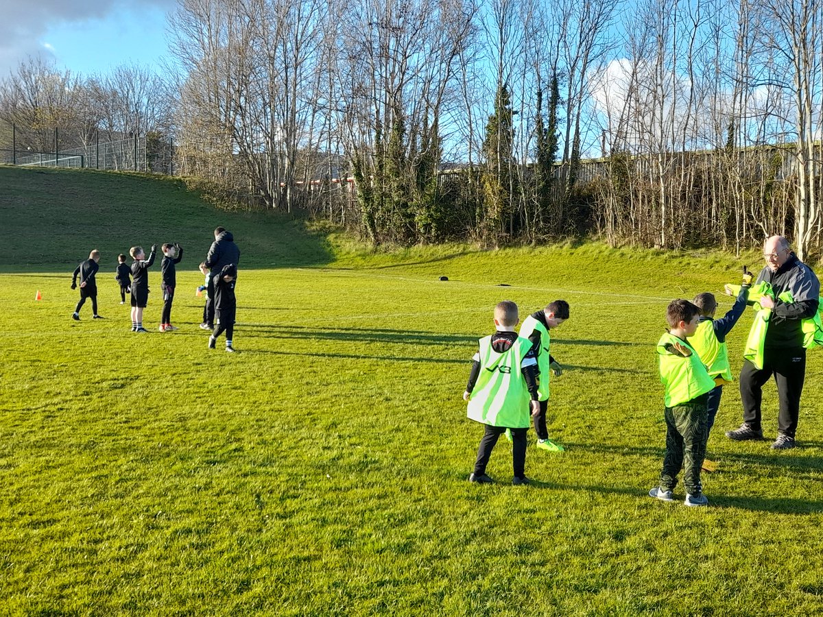 Naomh_Una_clg's tweet photo. Another great Friday night session down Pairc Naomh Una. Children out enjoying the sun, learning new skills and having loads of fun. New children always welcome from nursery upwards both boys and girls @HolyChildPSBel @AontroimGAA @Grievsy15 @belfastjohn https://t.co/ud6mxGilmw