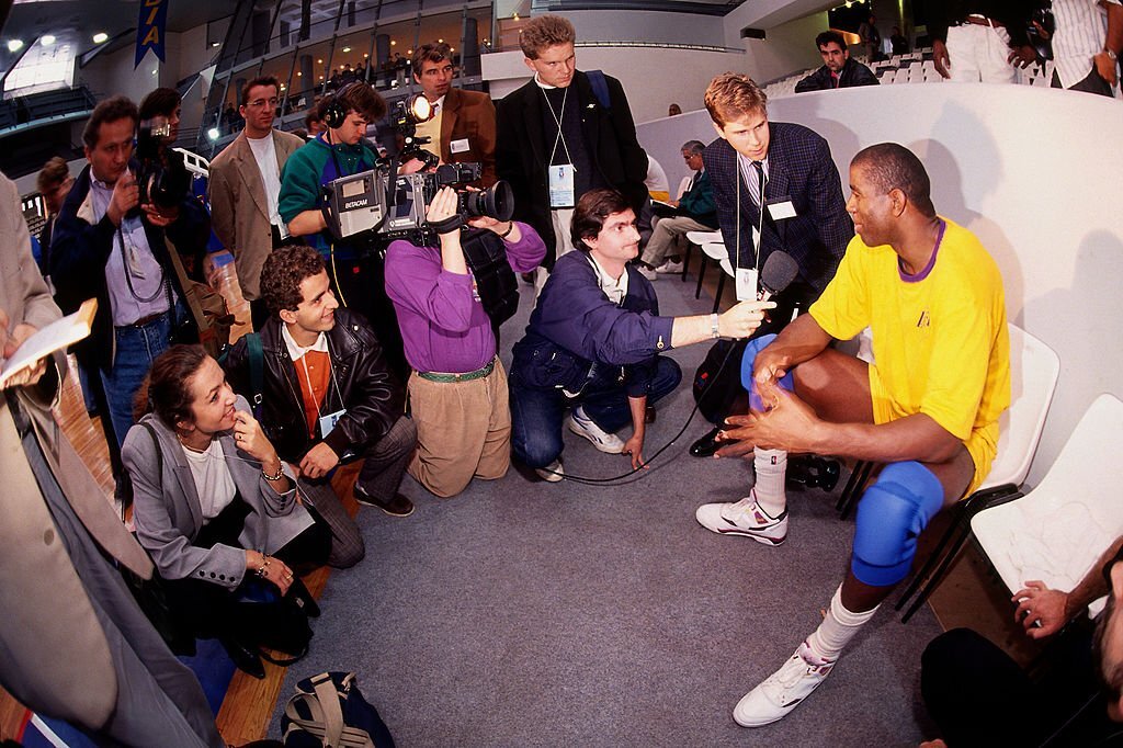 UltimediaBox's tweet photo. 🇫🇷 Ce soir, ne ratez pas la venue de Magic et des Lakers à Paris ! C'était le 18 octobre 1991 à Bercy. Qui y était ?? Limoges CSP @ Los Angeles Lakers • Open Mcdonald's • FR3 • 20h ici : https://t.co/cQs0opjiF8 crédits : @vinnyjanssen https://t.co/XLM2GFTWLy
