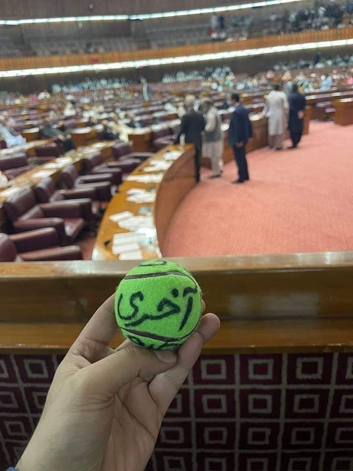 AdvocateShezad's tweet photo. @AseefaBZ  with that "Aakhri Ball" in national assembly https://t.co/F2mMPKUlJj