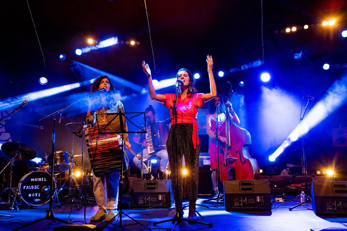 aubervilliers93's tweet photo. Le Collectif Medz Bazar s'est produit, le 8/04, au Point Fort d’#Aubervilliers avec un bal aux sonorités des danses d’Europe, du Moyen Orient... En 1ère partie, THE RESIDENTS s’est illustré avec des chansons traditionnelles soudanaises, afghanes ou encore égyptiennes.
#pointfort https://t.co/Me5RfID8Id