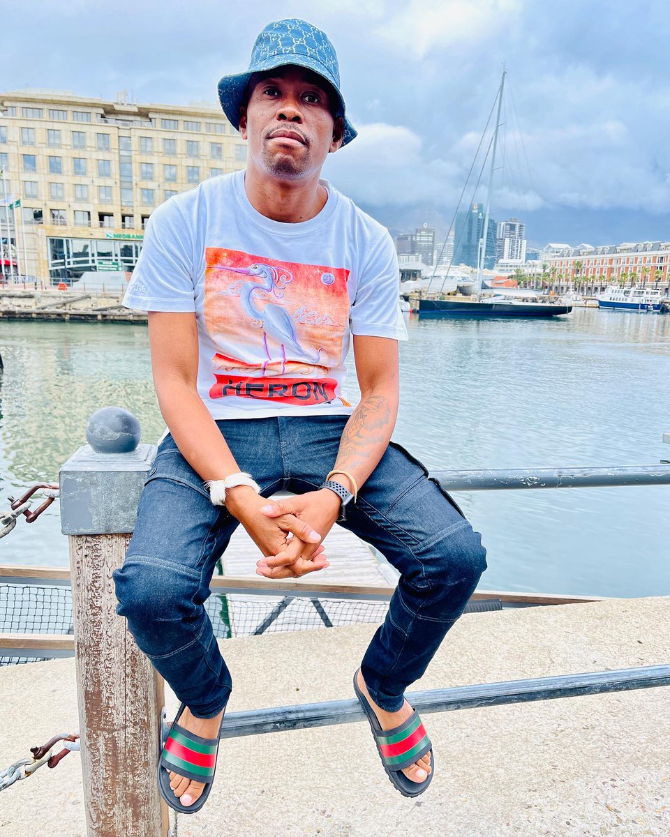 UrbanTop30's tweet photo. @gagasifm @ctmafrica #UrbanTop30
9 Apr 2022
#18
@djstokiesa x @LoxiondeepD x @SIR_TRILLSA x @VilakaziNobantu x @murumbapitch - #SokeSbone https://t.co/RxhEVLZAm2