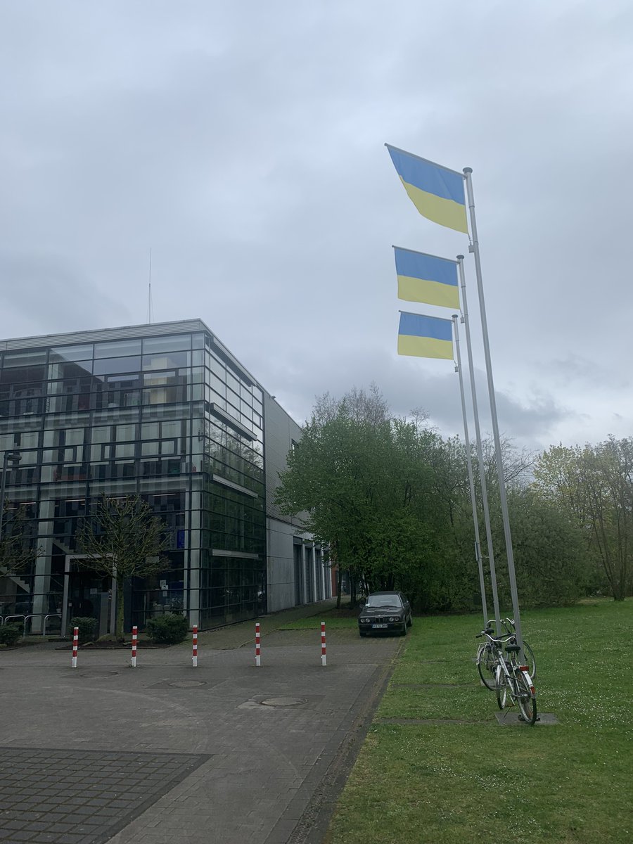 Die <a href="/unidue/">Uni Duisburg-Essen @unidue.bsky.social</a> und @cenide_unidue bleiben stabil. Wenn das mal nicht die Handschrift von <a href="/MadMarion2/">Marion Franke</a> ist. :)