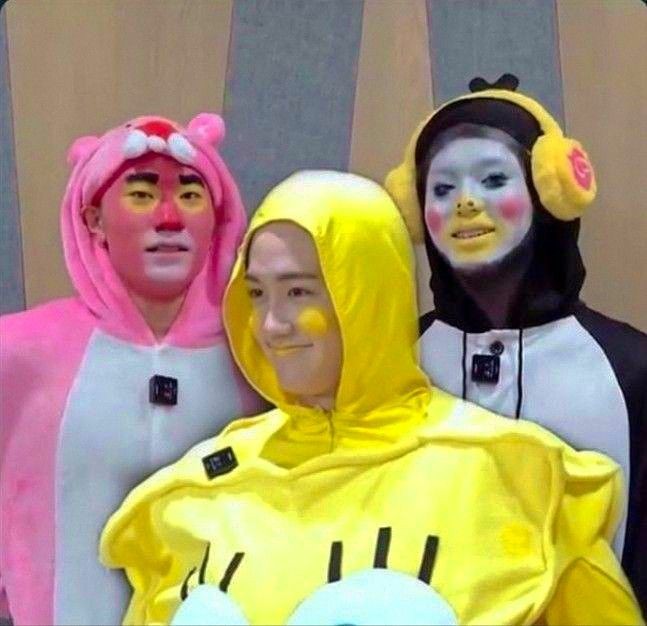 b_mashiho_jhw_'s tweet photo. 3คนแถวหน้าแต่งตัวเด่นมากเลยค่ะ 
#ทึเมคอนเมืองทิพย์อินราชมัง https://t.co/dDWiYF1rzs
