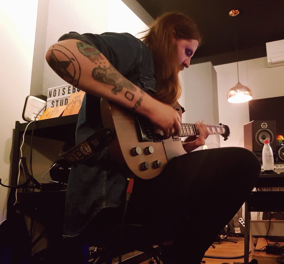 Here's a shot of our Jim tracking guitars at <a href="/noiseboystudio/">Noiseboy Studios</a> for the self titled Grand Elder, the last track from our Landslide EP which is out on Friday 15th April.
distrokid.com/hyperfollow/gr…
#GrandElder <a href="/JerichoGuitars/">Jericho Guitars</a>
#newrelease #presave #stonermetaluk #stonerrock #occultmetal