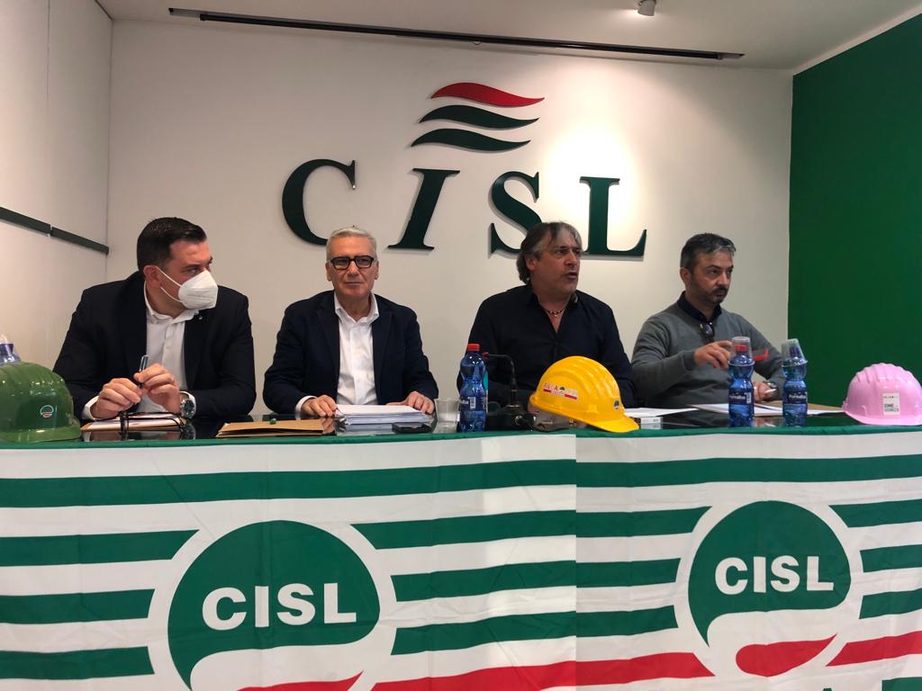 FilcaCisl's tweet photo. Prosegue senza sosta il processo di rinnovamento nella Filca, a tutti i livelli. Nino Botta è stato eletto segretario generale della Filca #Messina. Presenti ai lavori del CG il segretario nazionale De Luca e i segretari generali Cisl Messina, Alibrandi, e Filca Sicilia, D'Anca. https://t.co/I1VGnsknyb