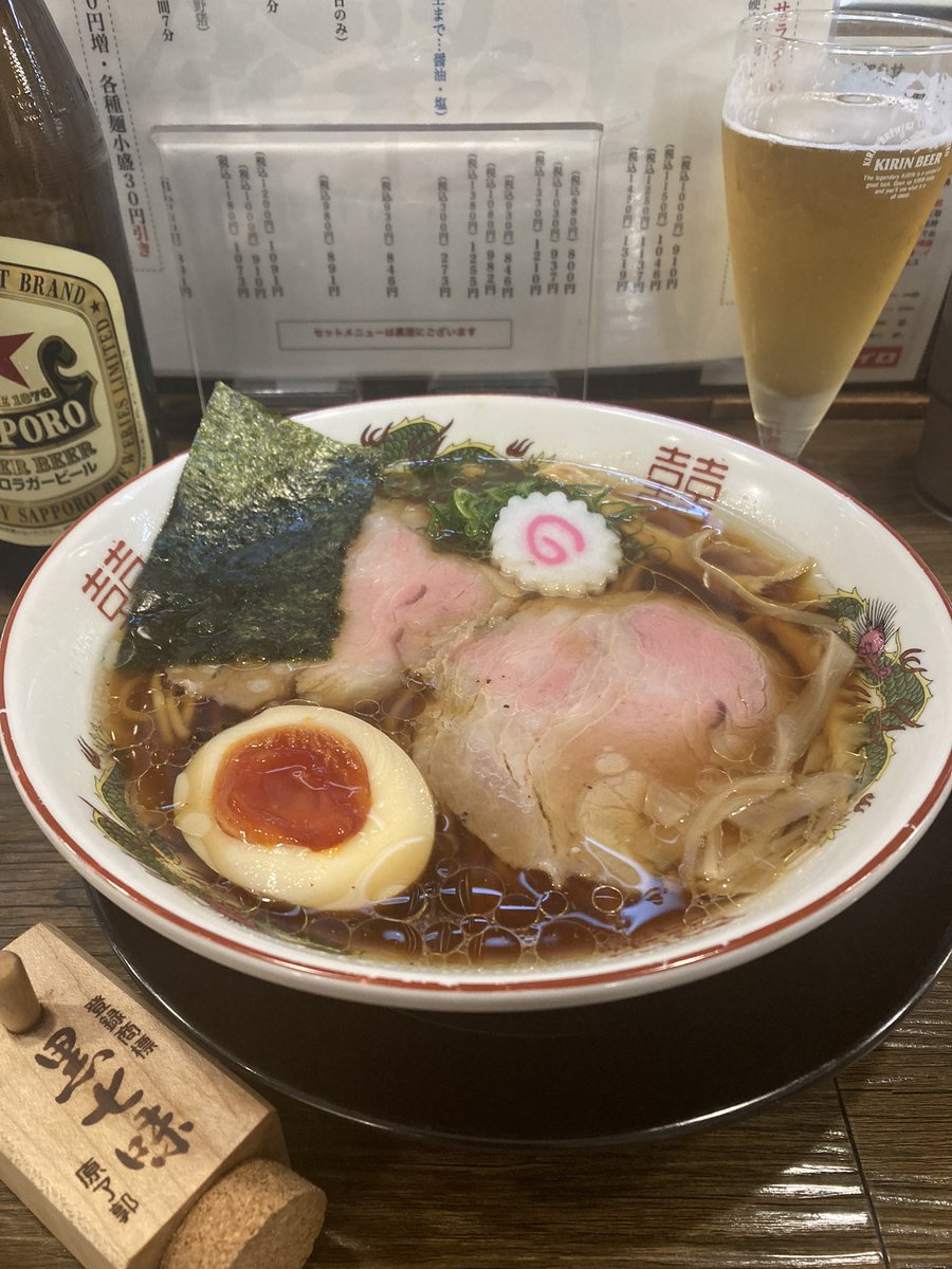 katsumi_1212's tweet photo. ☆金彩-kiniro-☆
今日の昼飲み〆の一杯🎶
ちょい時間が遅かったから、あれもこれも売り切れ…ええこっちゃ😄👍
でも『中華そば』これが有れば十分🙆🏻♂️
いつ食べても美味い❗️
写真は2人前だが、決して連食ではない😆
#金彩 #kiniro #天神橋筋六丁目駅 #大阪市北区 #中華そば https://t.co/NDrGLHc7fY