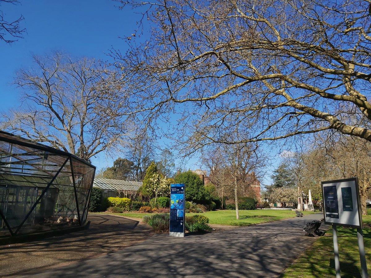 eoinsfanbase's tweet photo. Portsmouth, I'm digging your parks. Lovely to have chickens and squirrels meeting you in the morning and being able to have a Belgian beer with waffles on the side in the afternoon. Feels a bit like home ... 😄 https://t.co/kUu9N7MjwC