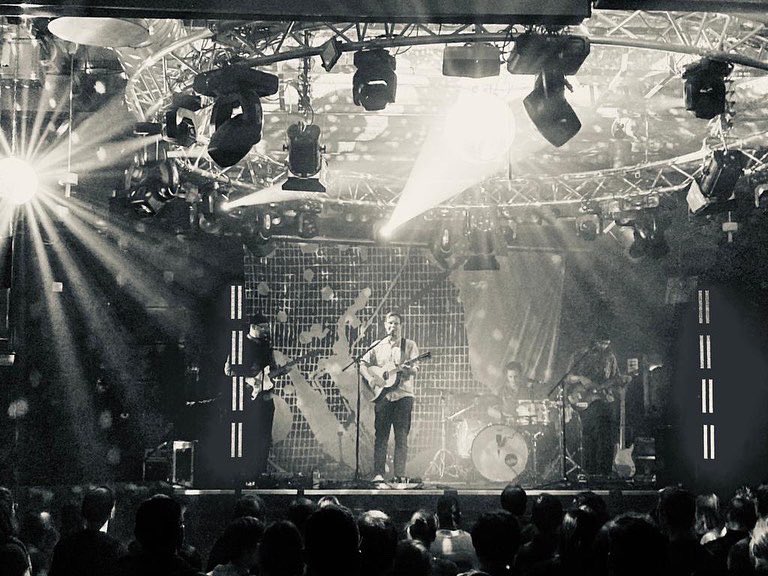 Gestern Abend in Stuttgart war wild. 🪩 Wir danken und grüßen euch von der Kanzel!✌️Eure 3 David Guettas des Indiepops