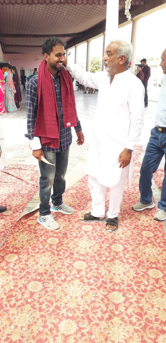 MRLalwas_INC's tweet photo. #City_Palace #रतिया में मेरे भाई वेघराज पंवार के बेटे राकेश पंवार की शादी में शामिल होकर शुभकामनाएं दी।
#mangatramlalwas https://t.co/yOCmlHjCM3