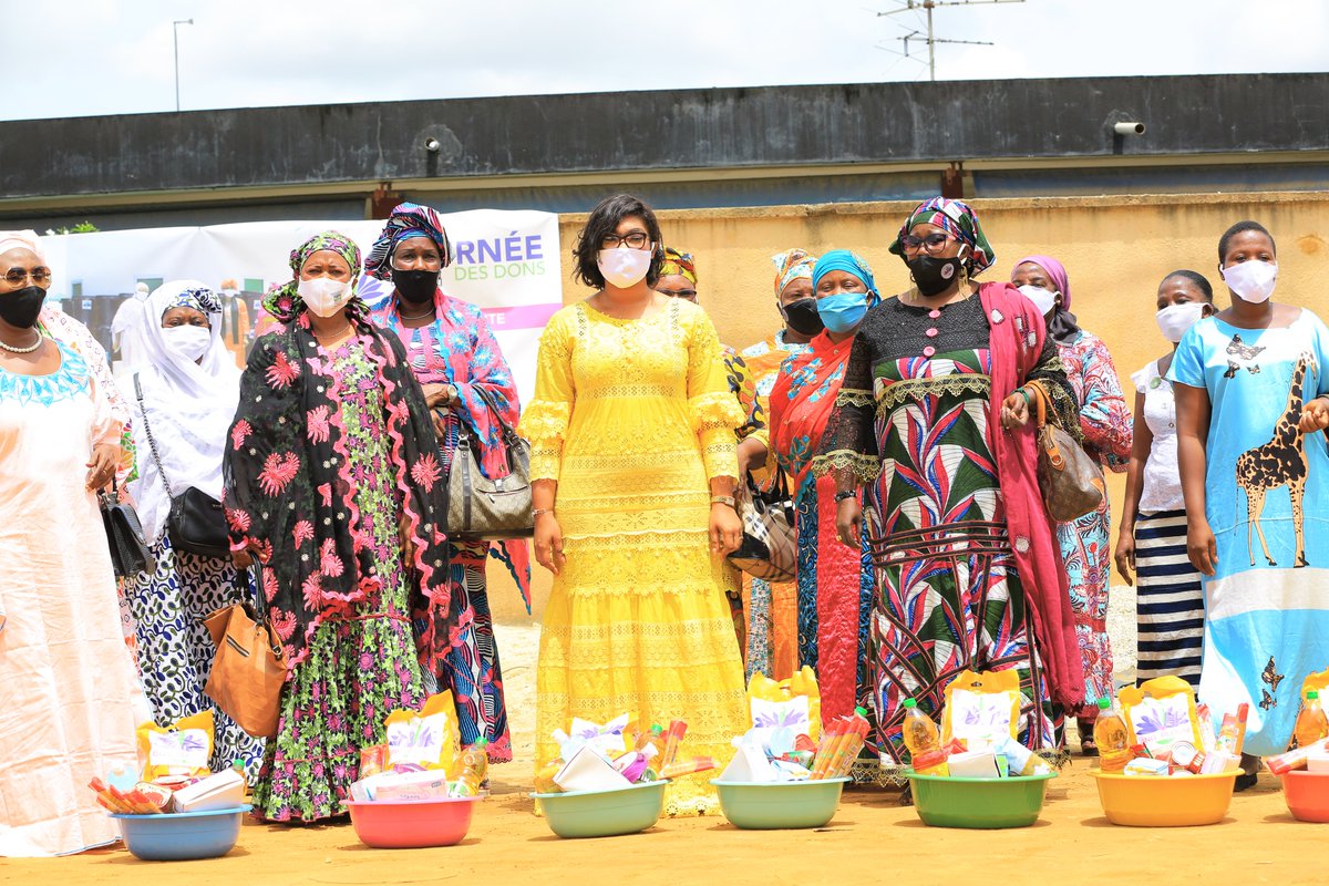 Bonjour cher.es ami.es !
Après quelques jours de silence nous revoilà. 
L'occasion pour moi de souhaiter un très bon mois de jeûne à tous nos frères et soeurs musulmans. 
Mois de pénitence, mois de recueillement, mais aussi mois de solidarité.