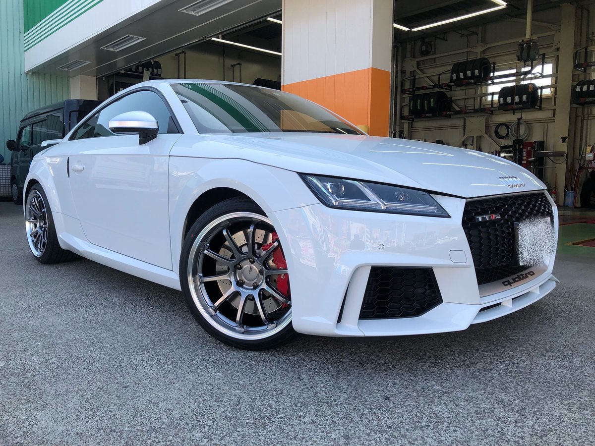 tg_zama's tweet photo. ＃アウディ　＃TTRS　に
＃ADVANRacing　RS-DF　プログレッシブ
マニシング＆レーシングハイパーブラック
装着しました🤩
鍛造ホイールなので、
純正ホイールとは比べ物にならない軽さです😏
TTにとても良く似合うデザインです😆
ありがとうございました。
＃タイヤガーデン　＃YOKOHAMAWHEEL　＃RSDF https://t.co/oL0Mu1JTjh