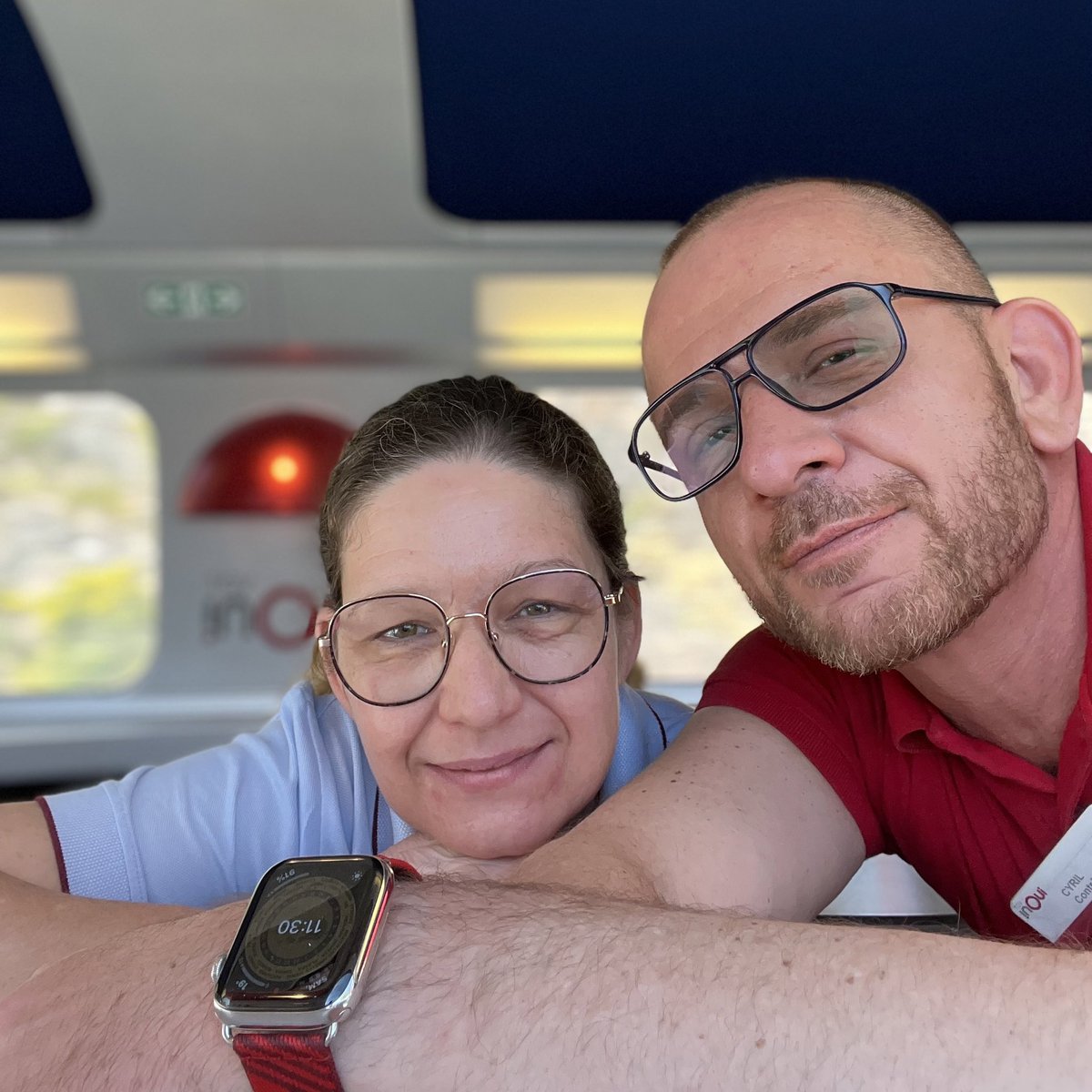 SNCFcyril's tweet photo. Team #TGV6174 Chef de bord &amp; Barista @TGVINOUI : WELCOME https://t.co/caoZap8aO4