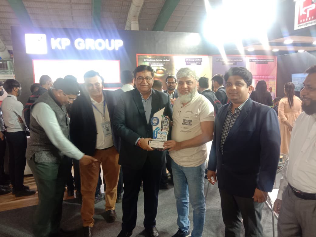 kpgroupgreen's tweet photo. Udhyog2022 में केपी ग्रूप के CMD श्री फारूक पटेल का #SGCCI के प्रेसिडेंट श्री आशीष गुजराती ने स्वागत किया. श्री पटेलने स्टूडेंट व क्लायंट से खुद इंटेरेक्ट कर सोलार व विंड एनर्जी से अवगत किया। #KPGROUP #kpigil #KPIGlobal #kpenergy #kpbuildcon #kphuman #Farukpatel #greenenergy https://t.co/iurPP2zsrl