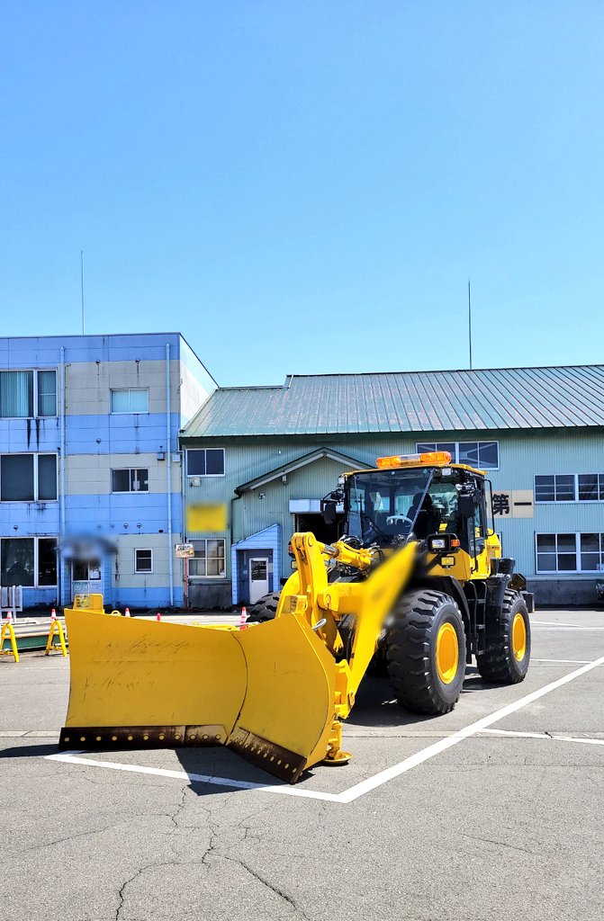 atlas_dam's tweet photo. バケットに交換して夏モードに❗
さて、あと8ヶ月後にはまた降るから待つとするか⛄
ありがとう
お疲れ様
たのしかったな
ゆっくり休んでくれよ
たまには会いにいくよ
それじゃーな相棒‼️
#除雪
#除雪の達人
#コマツ
#WA320
#椿本チエイン https://t.co/TlKfIDaQuH