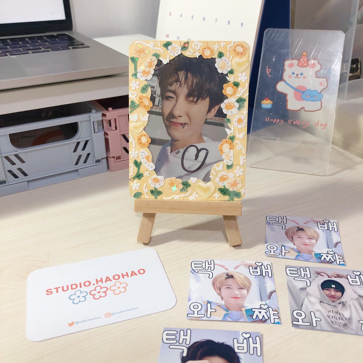 myaescart's tweet photo. π #aescartmails π !
iβm so so happy! thank you so much @sellerhaohao for this deco toploader! itβs very very prettyyyy i love it so much π₯Ήπ€ + the renjun sticker freebies are super cute ><β‘ βtil our next transaction π«ΆπΌ
hay kilig talaga it fits winkjun so well π«ΆπΌ https://t.co/sRWnuo8xAn