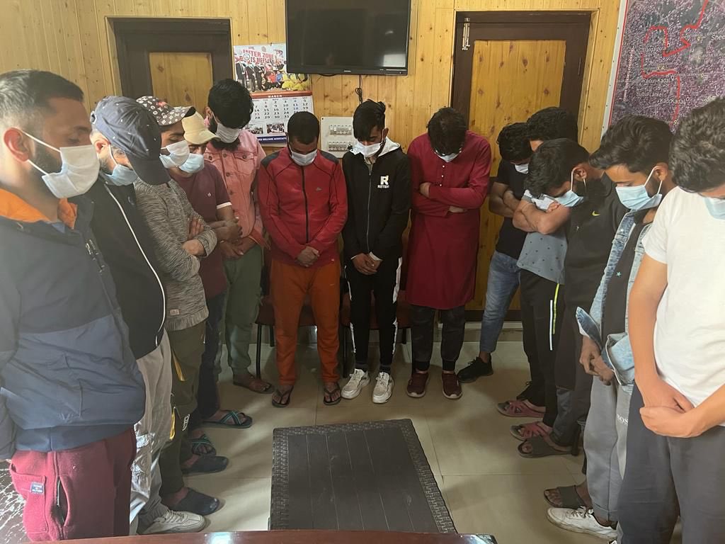 AdityaRajKaul's tweet photo. J&amp;K Police in Srinagar arrests 13 people in connection with anti-national and pro-Islamist terror sloganeering inside Jamia Masjid yesterday. This group of criminal hooligans also clashed with Intezamia Committee of the Mosque who stopped them from such sloganeering and ruckus. https://t.co/rmXqWsSnPD