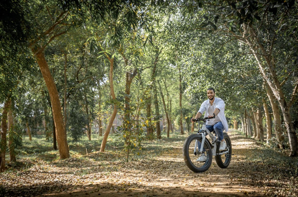 daamintariq's tweet photo. Like dogs, bicycles are social catalysts that attract a superior category of people
Thanking @MercedesBenzInd  for this one https://t.co/ntybVPLNZ2