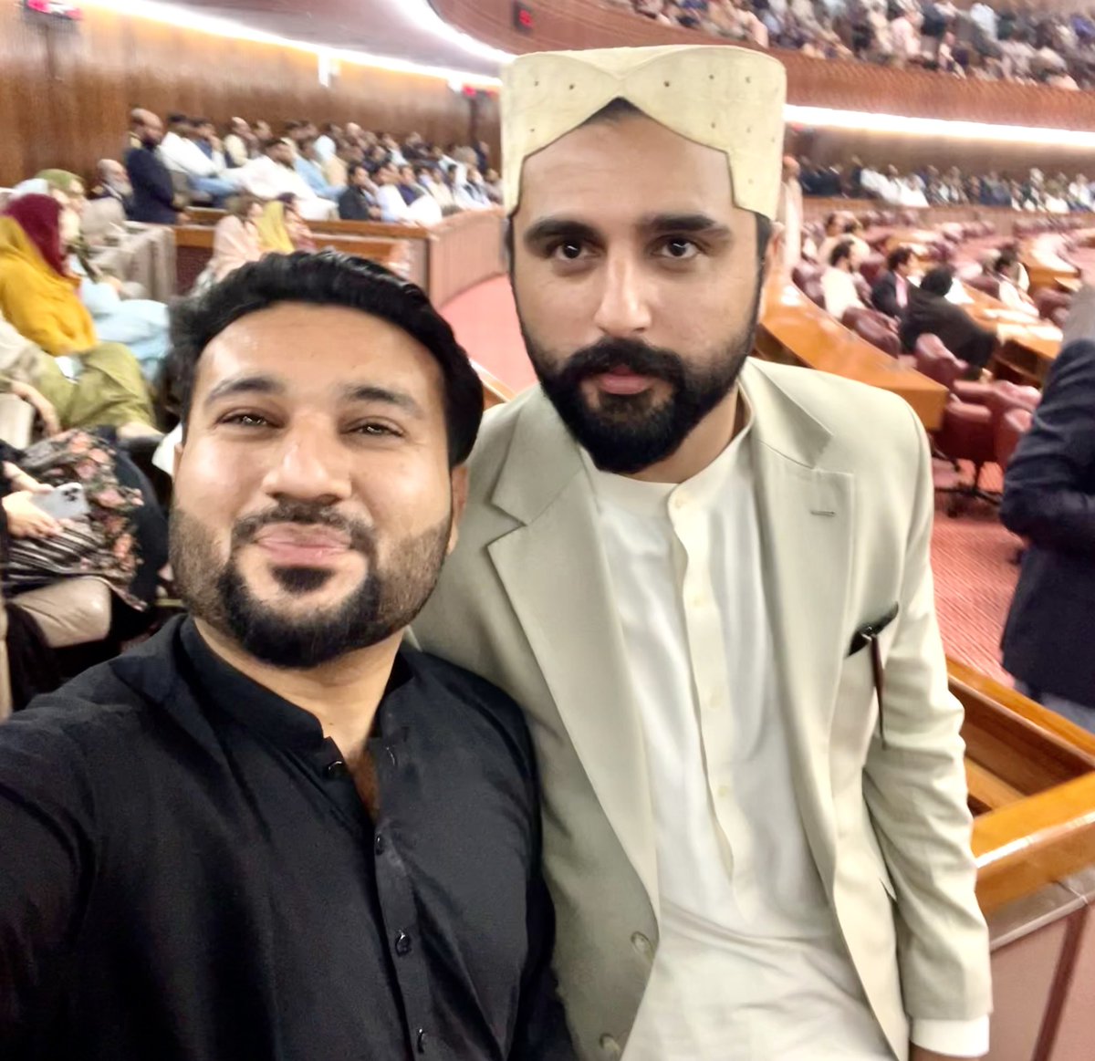 HassanSjillani's tweet photo. #CSMBKM
At National Assembly of Pakistan
Restoration of constitution. https://t.co/9wHlwItYtW