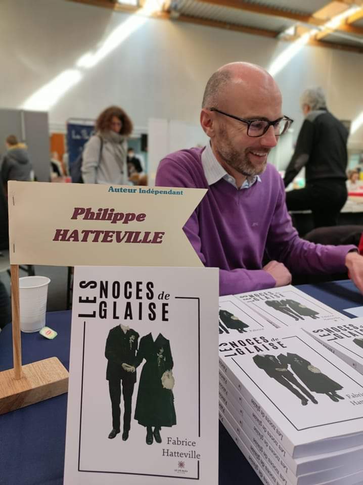 fhattevi_auteur's tweet photo. #lesnocesdeglaise, en promotion au beau salon Lirenval à Chevreuse, toute la journée aujourd'hui. 

@LysBleuEditions https://t.co/dMRSS11EpQ