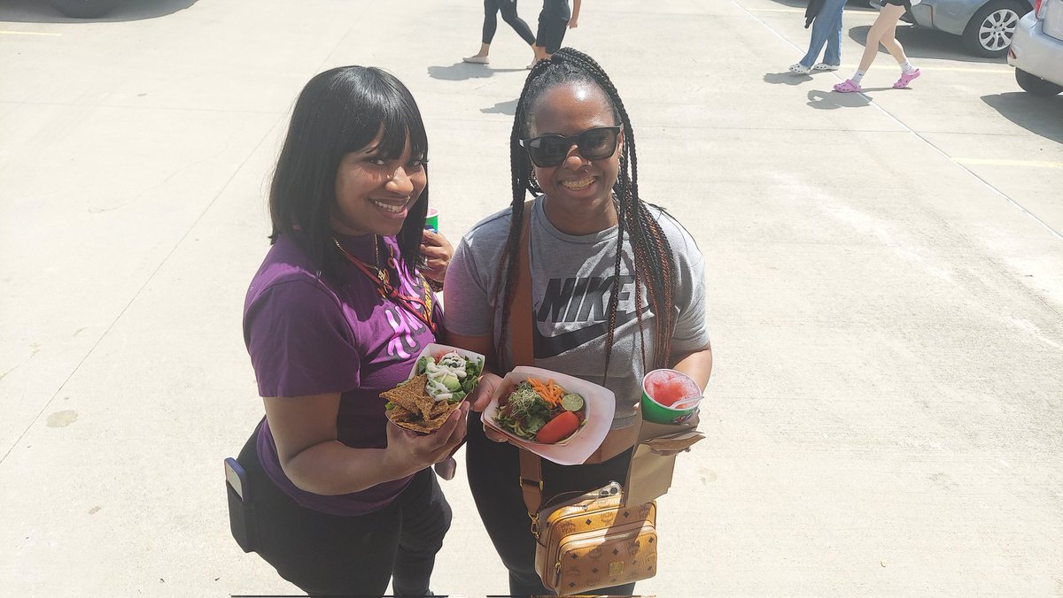 The Traveling Carrot Vegan Food Truck tweet media