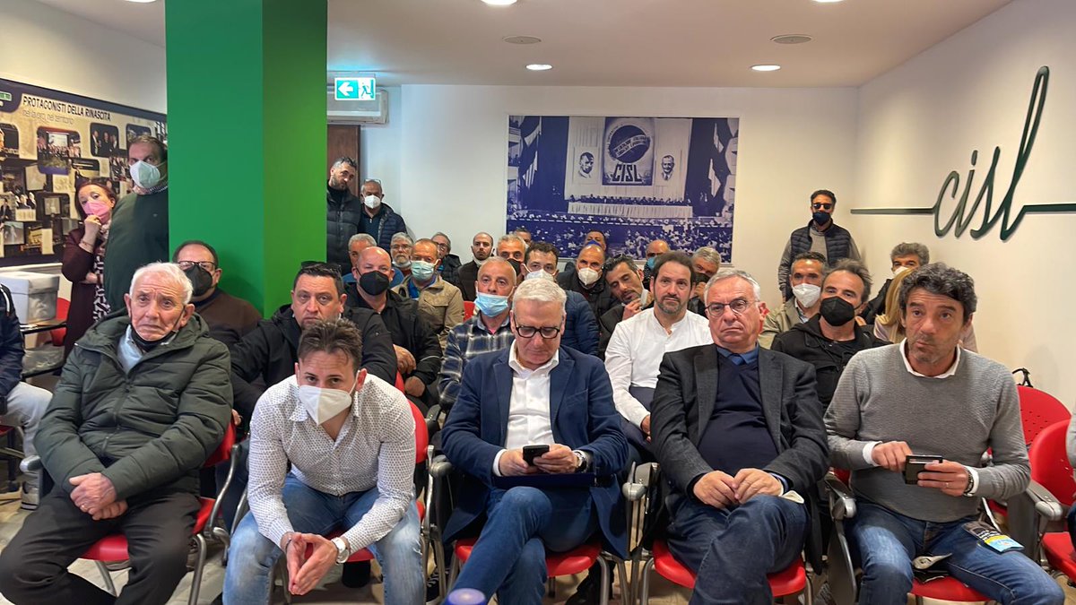 FilcaCisl's tweet photo. Dal Consiglio generale della Filca di Messina un grande ringraziamento al segretario generale Enzo Pelle e a tutta la segreteria nazionale per gli ottimi risultati raggiunti con il rinnovo dei contratti #edilizia e #cemento. https://t.co/odzhxfjqSv