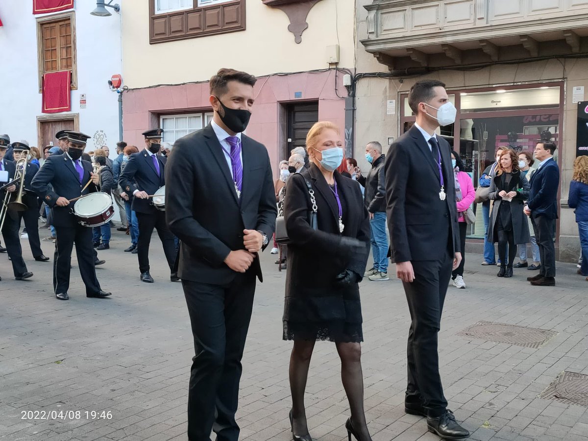 JnthnDmngz's tweet photo. ✅ Este viernes participamos en representación de la corporación municipal, junto con @ElsaAvilaPP y Juan Antonio Molina, en la procesión de N. S. de los Dolores, la “Predilecta” de Luján Pérez. Una de las imágenes de la Semana Santa lagunera con mayor devoción y valor artístico. https://t.co/GDAuXhHw4O