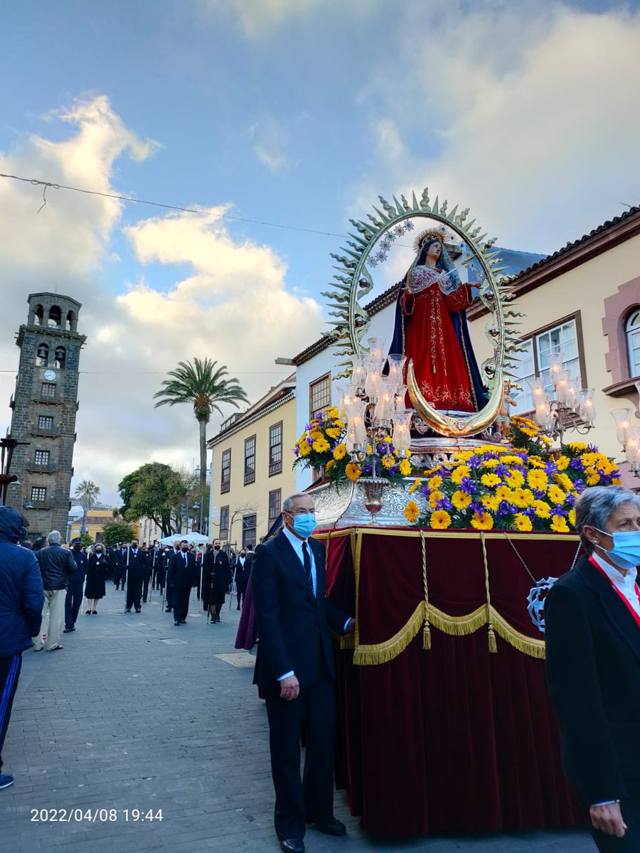 JnthnDmngz's tweet photo. ✅ Este viernes participamos en representación de la corporación municipal, junto con @ElsaAvilaPP y Juan Antonio Molina, en la procesión de N. S. de los Dolores, la “Predilecta” de Luján Pérez. Una de las imágenes de la Semana Santa lagunera con mayor devoción y valor artístico. https://t.co/GDAuXhHw4O