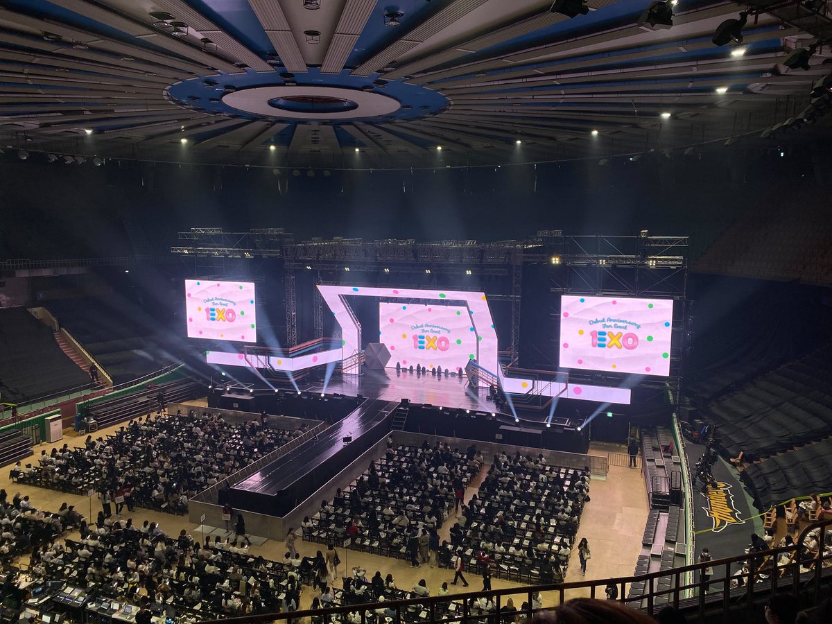 EXOGlobal's tweet photo. 🤍

1ΞX0 ANNIVERSARY FANMEET
#EXOLsCelebrateWithEXO
#1ΞX0withEXOLs @weareoneEXO https://t.co/D5jld7vnuQ