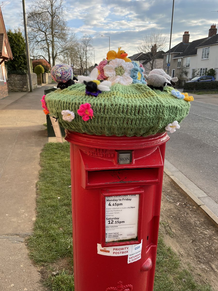 JanBrearOT's tweet photo. How lovely is this? Seen in Barton Seagrave a few days ago. #RandomActsOfKindness  @NHFTNHS @sarahwilsonOT @sue_birchall @ChloeYFChen_OT @AnneLinsell https://t.co/cuZY1s8hdY