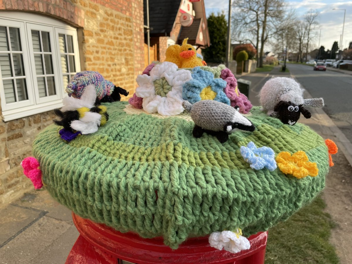JanBrearOT's tweet photo. How lovely is this? Seen in Barton Seagrave a few days ago. #RandomActsOfKindness  @NHFTNHS @sarahwilsonOT @sue_birchall @ChloeYFChen_OT @AnneLinsell https://t.co/cuZY1s8hdY