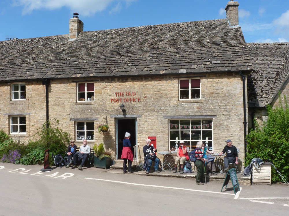 Cotswold_Walker's tweet photo. What are you doing May 20-22?  Winchcombe is a 'Walkers are Welcome' town in the Cotswolds and its award winning Walking Festival is a great way to explore the Cotswold Area of Outstanding Natural Beauty. Fancy a walk with a pub lunch? Visit https://t.co/szsarJrbsU https://t.co/1HVRwe505N
