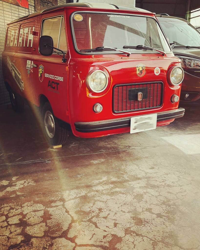 kaek_'s tweet photo. Super sunny day ๐
#sunny #sunnyday #cruiseday #drive #driveday #fiat #abarth #oldvan #vintagevan #osean #parmtree https://t.co/os8xga3ZES https://t.co/lqv5VMpnaF