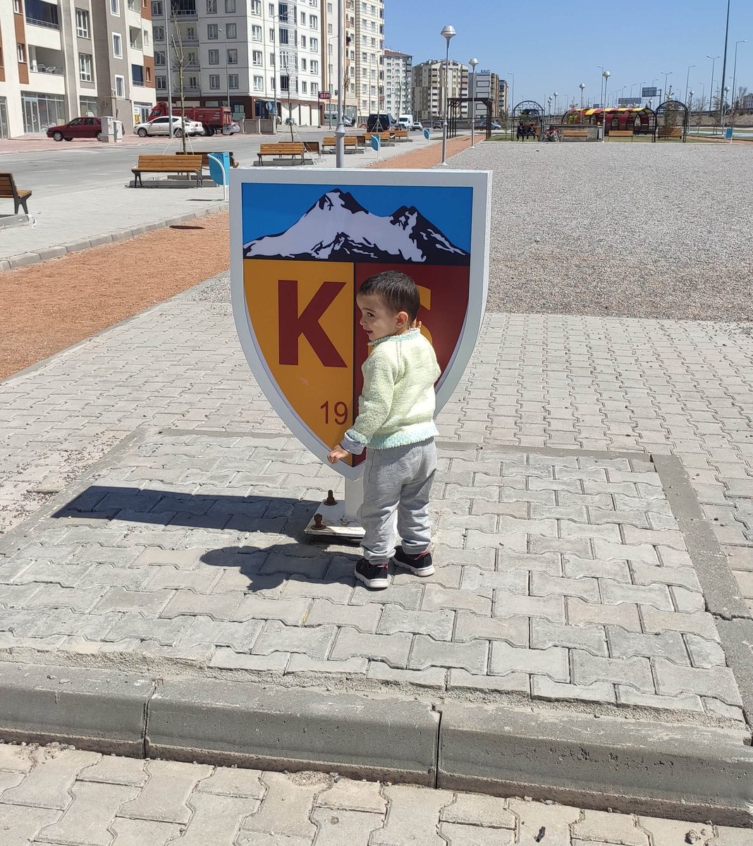 Ali Kutay <a href="/KayserisporFK/">Zecorner Kayserispor</a> umuza bugünkü maçta başarılar diliyor. <a href="/Berna_Gozbasi/">Berna Gözbaşı</a>