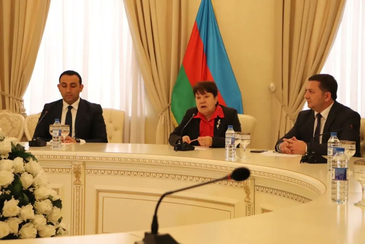 SumqayG's tweet photo. Sumqayıtda “Ulu Öndər Heydər Əliyev irsinin təbliği” mövzusunda dəyirmi masa keçirildi. https://t.co/BRG9kxS6U9