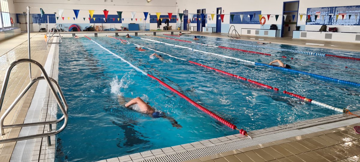 O_Deportiva's tweet photo. 🏊‍♂️🚴‍♂️🏃‍♂️ | #Reto45 🟡

❗️¡Qué bien se defienden en el agua nuestros participantes en el RETO 45 de ONDA CERO SEVILLA y EUROPA FM!

🏊‍♀️ Prueba de natación en la piscina de San Jerónimo del @IMDSevilla https://t.co/W4iw61rIjR