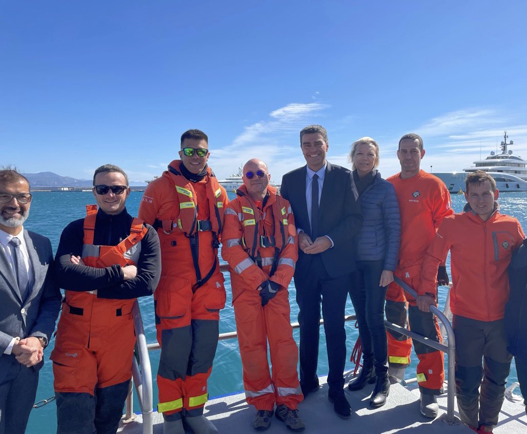 MarikaRoman's tweet photo. Journée de sensibilisation à la sécurité et au sauvetage en mer pour 29 stagiaires de la Préparation Militaire avec la @snsm d’#Antibes
👉exercice en mer et manœuvres nautiques 🌊 ⚓️ #sauveteursenmer #preparationmilitaire #securitecivile https://t.co/brl59Ytc17