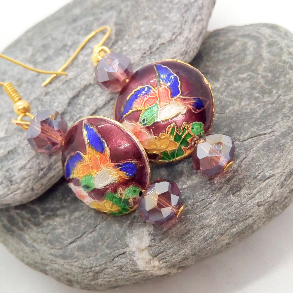 These stunning Purple Cloisonne Bird Disc & Crystal Earrings would look stunning with any outfit that you wear. They cost £9 + P&P for the pair and they can be posted to you today. folksy.com/items/7901494-… #newonfolksy #oswestryjewels #cloisonneearrings #purpleearrings #giftforher