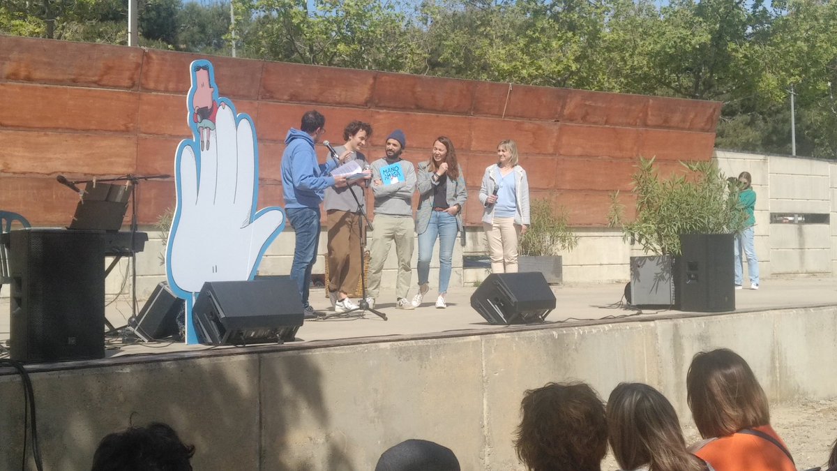 CambrilsCultura's tweet photo. Ara al Parc del Pescador #diesdellibres22 presenta "Mà amiga" un conte per lluitar contra l'#Ela. Amb @xaviergraset @ajcambrils
Amb #bodegamorell tots junts per guanyar #fundaciomiquelvalls #elaexiste #fesungestperlaela #sacalalenguaalaela https://t.co/MwX0ll5T33