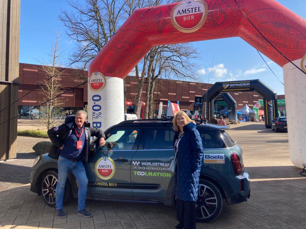 Genoten van de toerversie van de <a href="/Amstelgoldrace/">Amstel Gold Race</a>. Jaarlijks 15.000 deelnemers &amp; 250.000 bezoekers die genieten van ons schitterende Zuid-Limburgse heuvellandschap. Dank aan iedereen die dit mogelijk gemaakt heeft. Complimenten <a href="/leovanvliet/">Leo van Vliet</a>, wat een prestatie weer!
