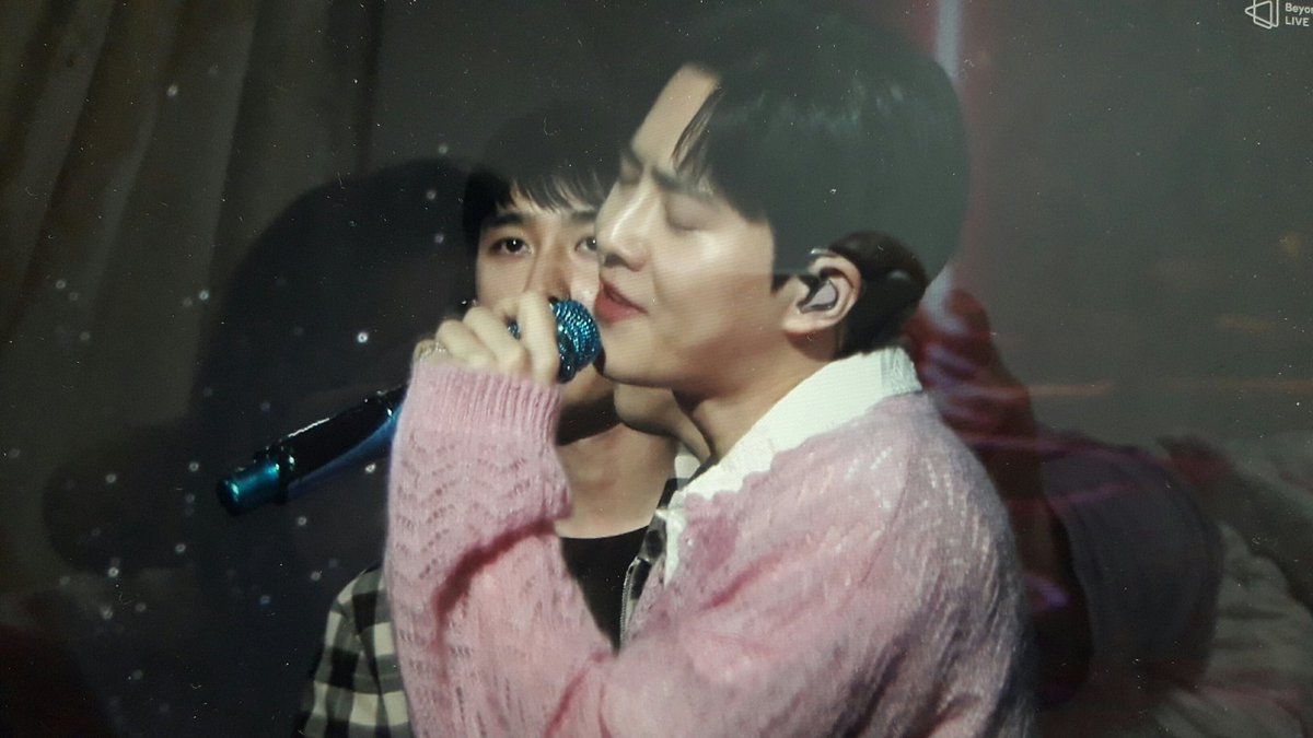 sullbo's tweet photo. 시작한다~~
#exo10thanniversary https://t.co/NCLpPgUYYM